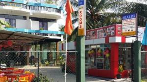 Bangunan di mana terletaknya rumah tamu ini