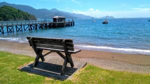 Gallery image of French Pass Beachfront Villas in Elmslie Bay