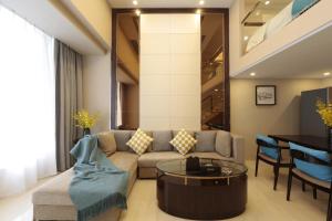พื้นที่นั่งเล่นของ WAIFIDEN Duplex Hotel Apartment Zhongyong Jinyu Branch-Free shuttle bus during the Canton Fair