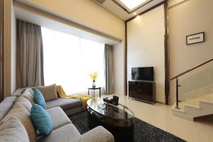 โทรทัศน์และ/หรือระบบความบันเทิงของ WAIFIDEN Duplex Hotel Apartment Zhongyong Jinyu Branch-Free shuttle bus during the Canton Fair