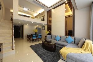 พื้นที่นั่งเล่นของ WAIFIDEN Duplex Hotel Apartment Zhongyong Jinyu Branch-Free shuttle bus during the Canton Fair