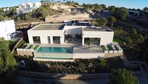 The swimming pool at or close to Villa las Colinas Golf Resort