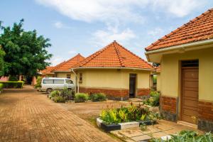 een huis met een oranje dak en een oprit bij Wal Ville Suites in Gulu