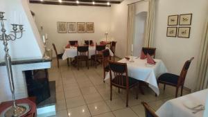 Ein Restaurant oder anderes Speiselokal in der Unterkunft Waldhaus an de Miälkwellen 