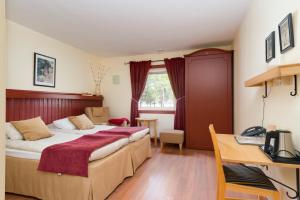Postel nebo postele na pokoji v ubytování First Camp Moraparken Hotel