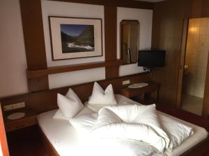 Posteľ alebo postele v izbe v ubytovaní Landhaus Engadin