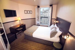 a hotel room with a bed and a window at Timhotel Paris du Gare du Nord in Paris