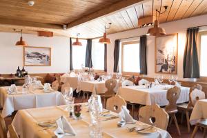 En restaurang eller annat matställe på Berghaus Diavolezza