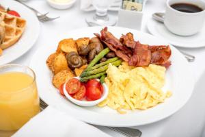 Afbeelding uit fotogalerij van Castle Oaks House Hotel in Limerick