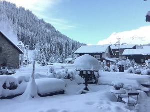 Boutique-Hôtel Chez Jan during the winter