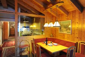 Φωτογραφία από το άλμπουμ του Cosy 3.5 pièce à Täsch σε Tasch