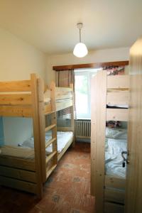 Łóżko lub łóżka w pokoju w obiekcie Hotel Medlov Depandance