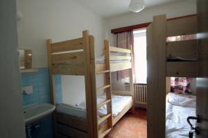 Łóżko lub łóżka w pokoju w obiekcie Hotel Medlov Depandance