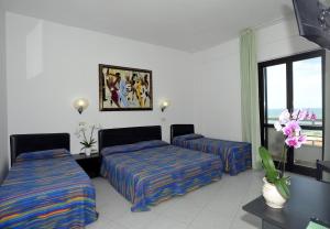 Postel nebo postele na pokoji v ubytování Hotel Borgo Marina