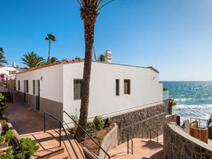 Gallery image of Bungalow Playa del Aguila II over the sea in Playa del Aguila
