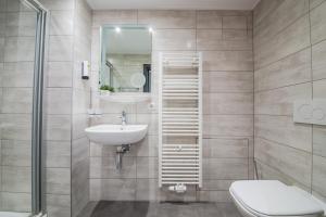 Koupelna v ubytování Mandarina Hotel Luxembourg Strassen + 37 fotografií