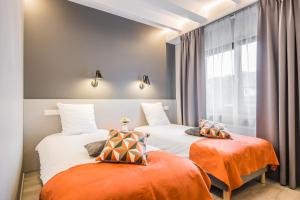 Ein Bett oder Betten in einem Zimmer der Unterkunft Mandarina Hotel Luxembourg Strassen