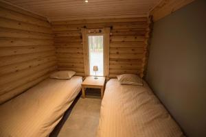 Tempat tidur dalam kamar di Lampiranta Log cabin