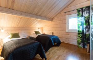 Un pat sau paturi într-o cameră la Villa Älgen