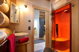 Ein Badezimmer in der Unterkunft Blockhaus Chalet Heim