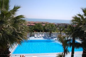Bazén v ubytování Camping Terrazzo sul mare nebo v jeho okolí