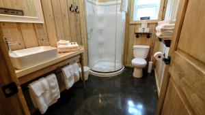 Koupelna v ubytování Chalets du Domaine Yamaska