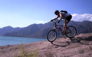 a person riding a bike on top of a mountain at Hospedaje Don Alberto in Potrerillos
