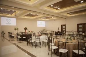a room filled with tables and chairs with tablesearcher at Hotel Paradise Inn in Ciudad Victoria +21 photos