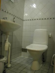 A bathroom at Maatilamatkailu Peräkangas