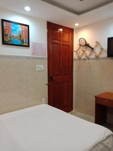 Postel nebo postele na pokoji v ubytování Binh An Hotel