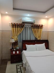 Postel nebo postele na pokoji v ubytování Binh An Hotel