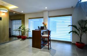Vstupní hala nebo recepce v ubytování Howard Johnson by Wyndham, Kolkata Airport