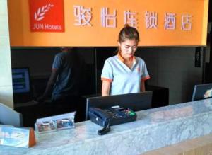 The lobby or reception area at JUNYI Hotel Guizhou Guiyang Bageyan Road