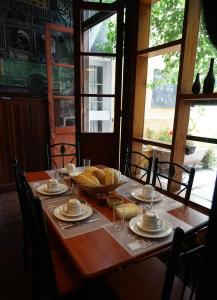 En restaurant eller et spisested på Escarabajo Hostel