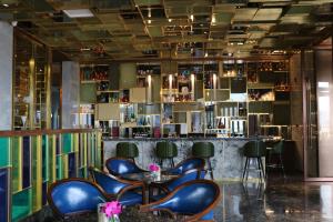 a bar with chairs and a table in a room at Rongjiang Hotel in Jieyang