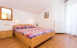 Postel nebo postele na pokoji v ubytování Apartments Lucija 2