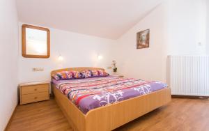 Postel nebo postele na pokoji v ubytování Apartments Lucija 2