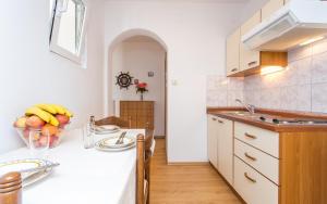 Kuchyň nebo kuchyňský kout v ubytování Apartments Lucija 2