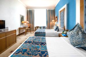Voodi või voodid majutusasutuse Marina Byblos Hotel toas +37 fotot