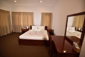 Letto o letti in una camera di Virtue Highland Hotel