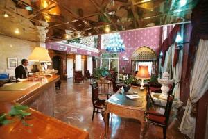 Restoran atau tempat lain untuk makan di Addar Hotel
