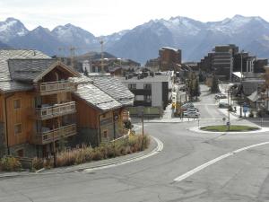 an empty street in a city with mountains in the background at La Dauphinoise Alpe d'Huez in L'Alpe-d'Huez +6 photos