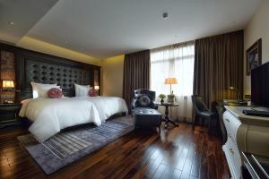 TV a/nebo společenská místnost v ubytování Paradise Suites Hotel