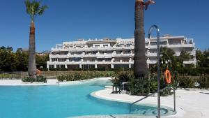 Bazén v ubytování Balcones del Chaparral in Mijas Costa Costa des sol nebo v jeho okolí