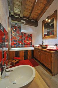 A bathroom at Affittacamere Petit Coeur