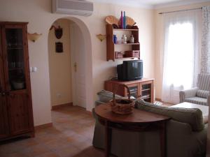 a living room with a couch and a table at Apartamento entero 3 Habitaciones CLUB SEVILLA III in Casas Devesa