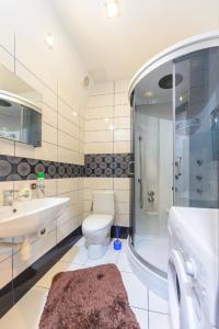Real Home Apartmens - Podil Promenade tesisinde bir banyo