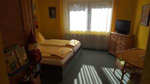 Un pat sau paturi într-o cameră la Frau Holle-Land-Hotel ehem Burghotel Witzenhausen