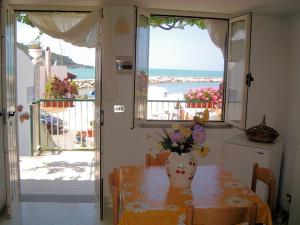 Μπαλκόνι ή βεράντα στο BLUS MARINE HOME a 10mt dalla SPIAGGIA