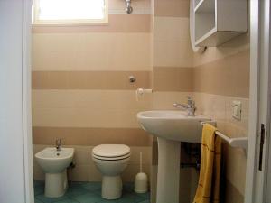 Ванная комната в BLU MARINE CASA a 10mt dalla SPIAGGIA